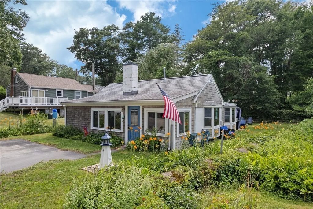 15 Charles St, Lakeville