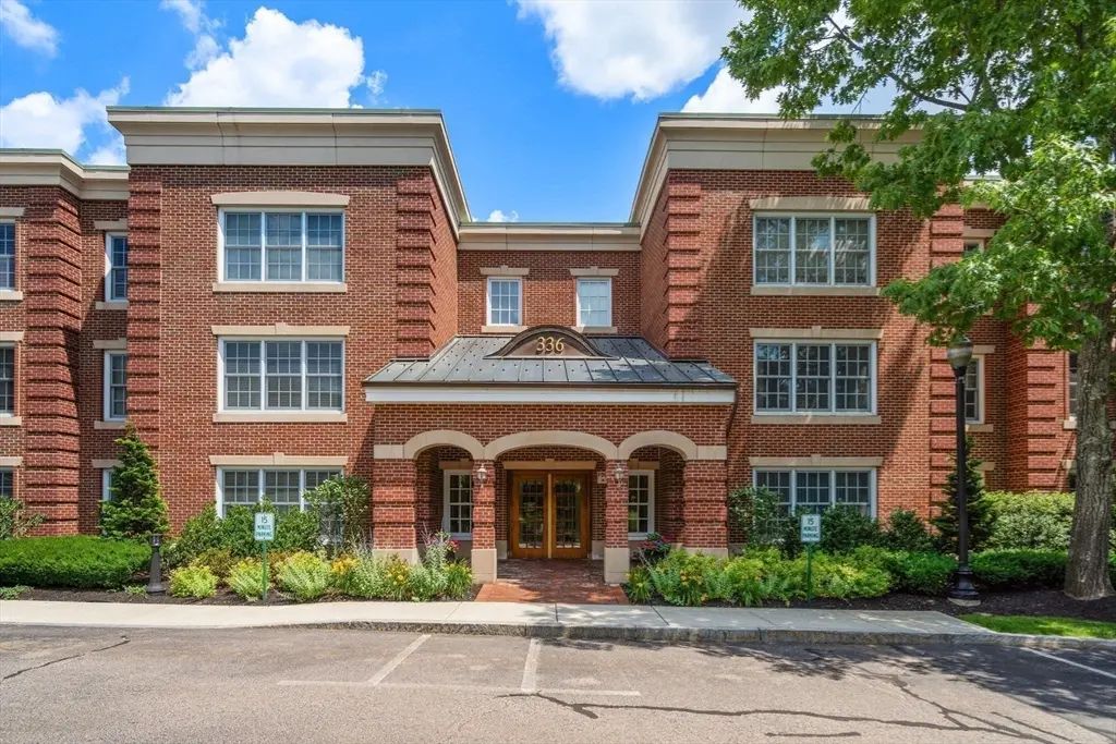 336 Boylston Street #unit 102, Newton