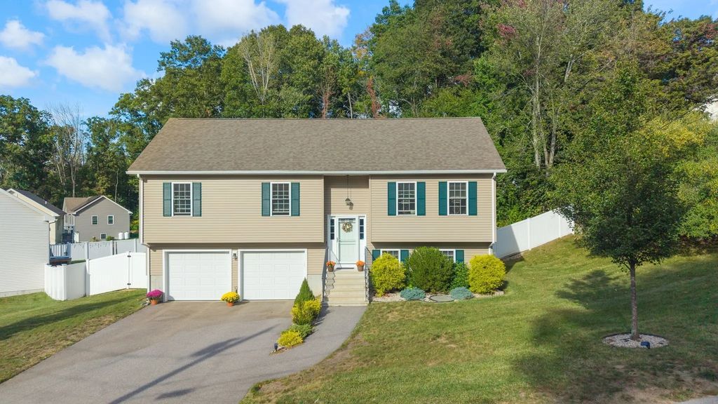 16 Liane Dr, Woonsocket