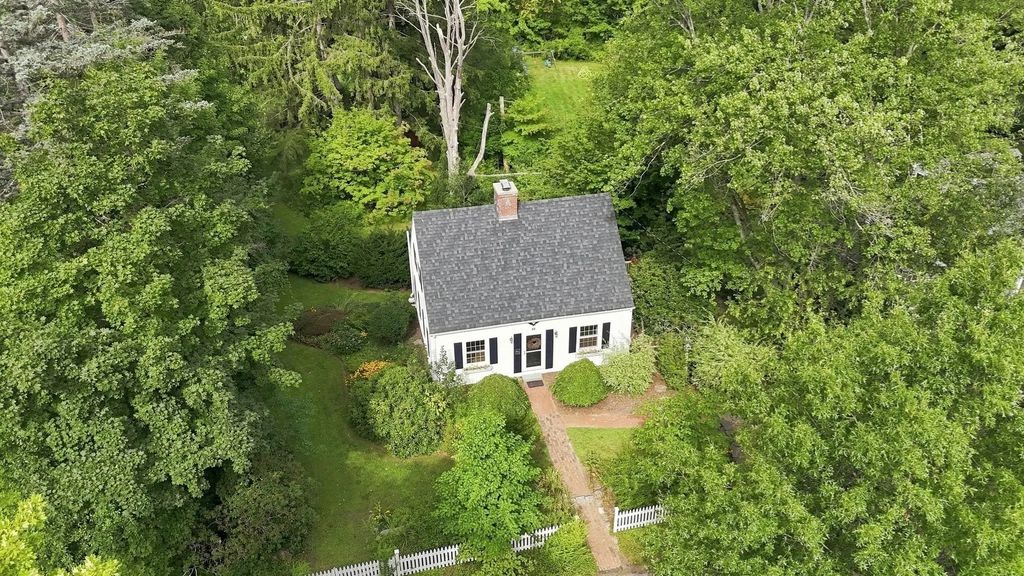 6 Smith Street, Amherst