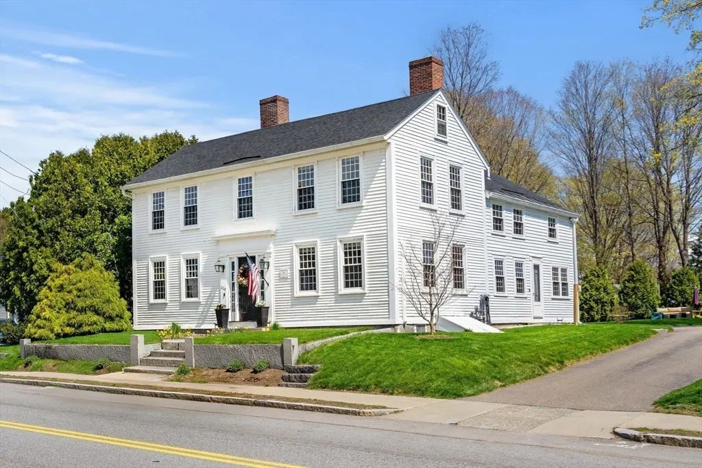 228 Main St, Groton