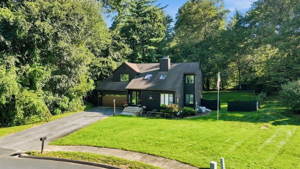 133 Cottonwood Ln, Agawam