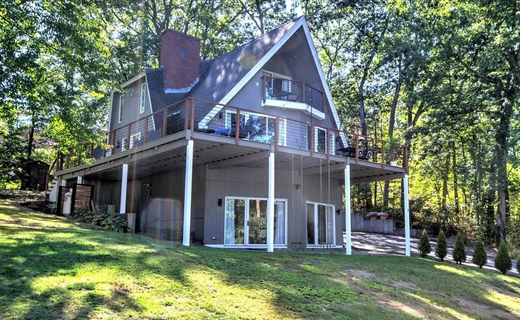 8 Sandy Beach Rd, Westford