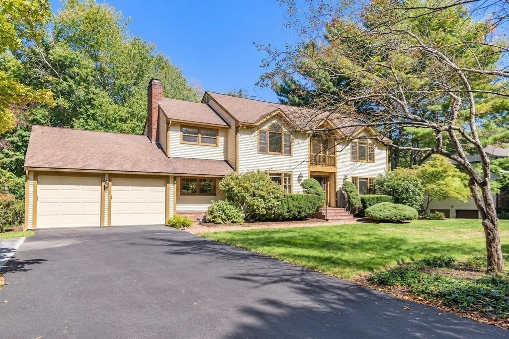 9 Solomon Pierce Rd, Lexington