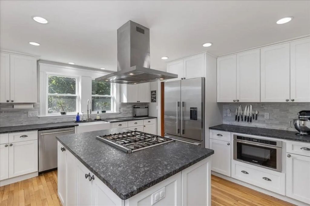 63 Billerica Rd, Chelmsford