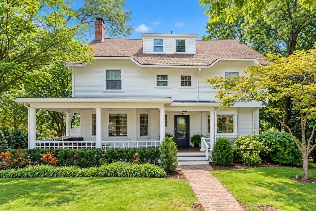 189 Mount Vernon Street, Newton