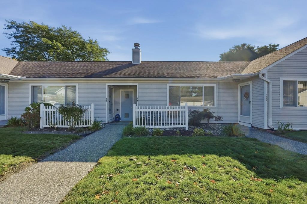75 Outer Drive #75, Chicopee