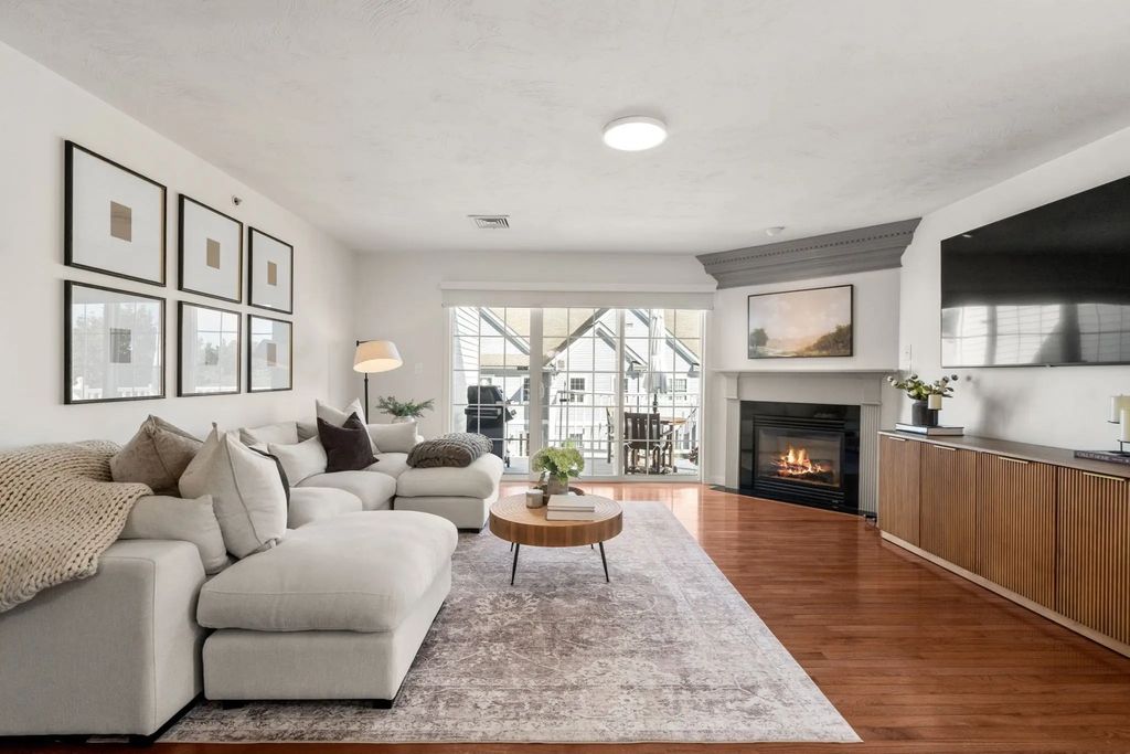 404 Tamarack Lane #404, Abington