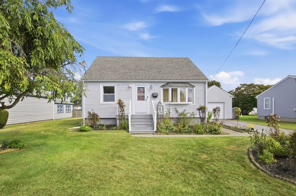 136 Durfee Road, Tiverton