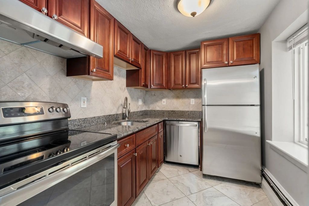 133 Beaconsfield #44, Brookline