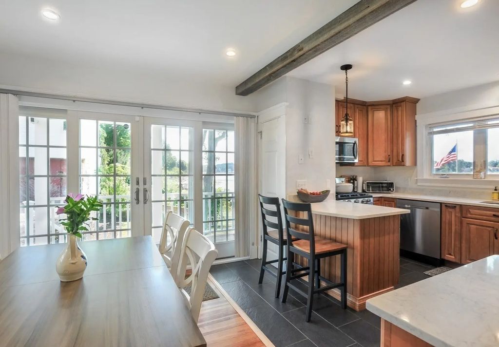 62 Rosemont Rd Fully Furnished, Weymouth
