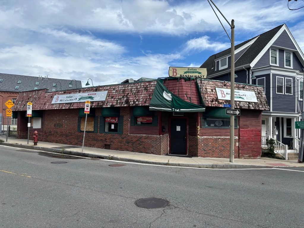 142 Cross St, Somerville