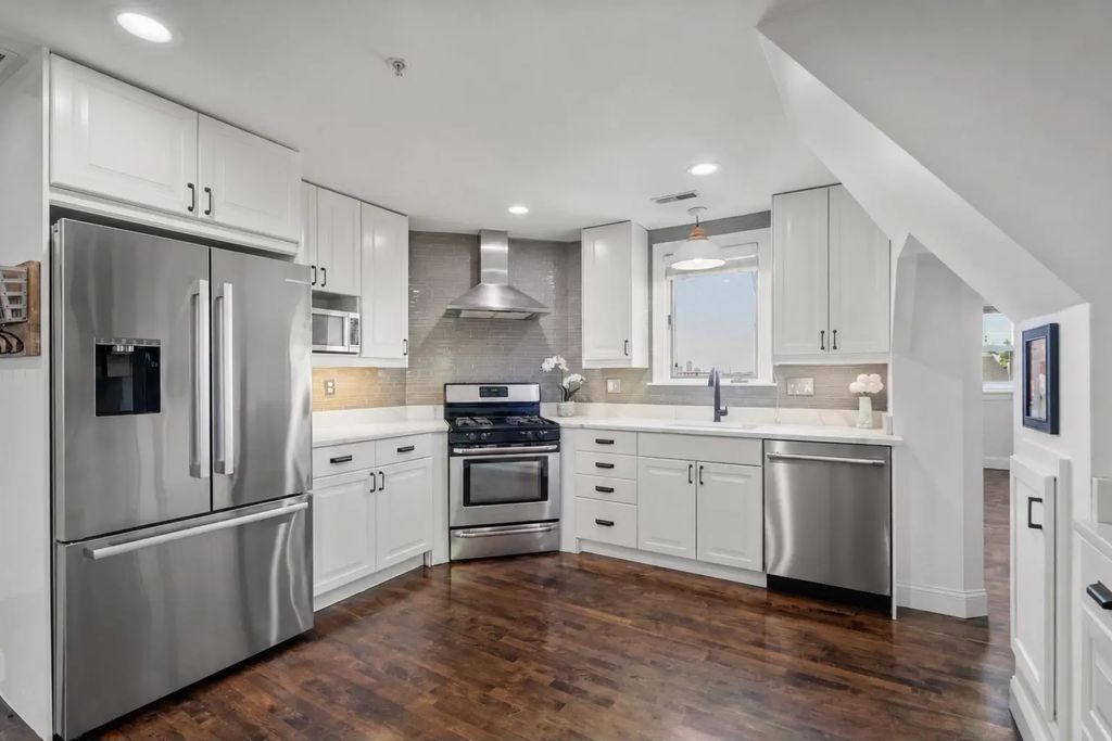 155 Franklin Ave #3, Chelsea