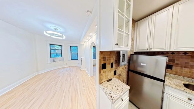 40 Winchester St #8, Brookline