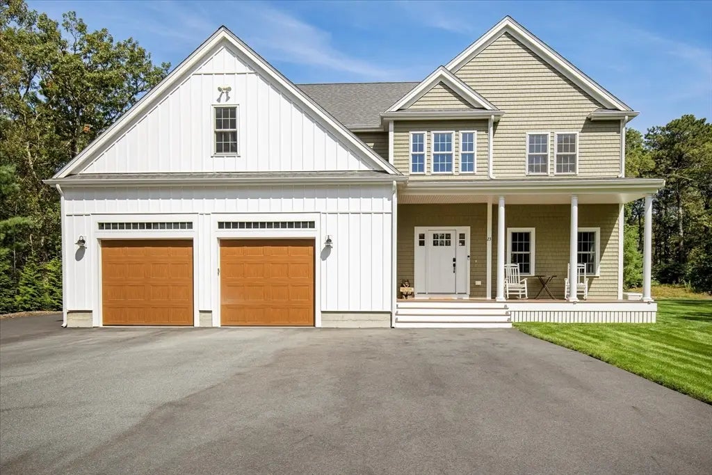 23 Pimlico Pond Rd, Mashpee