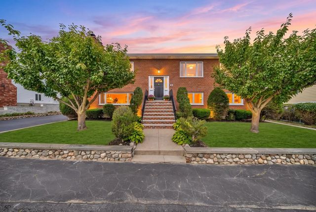 32 Robert Rd, Revere