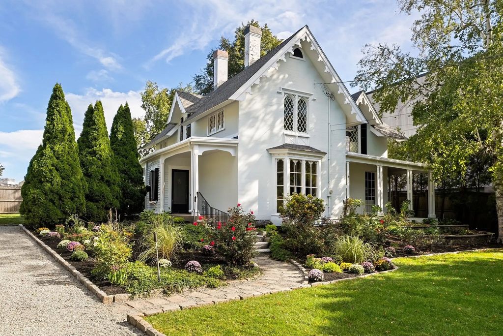 92 Old River Place, Dedham