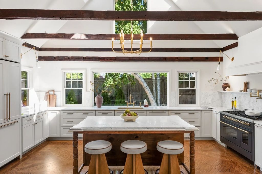 92 Old River Place, Dedham
