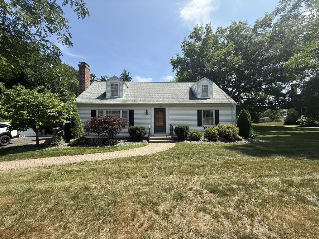 1030 South East Street, Amherst