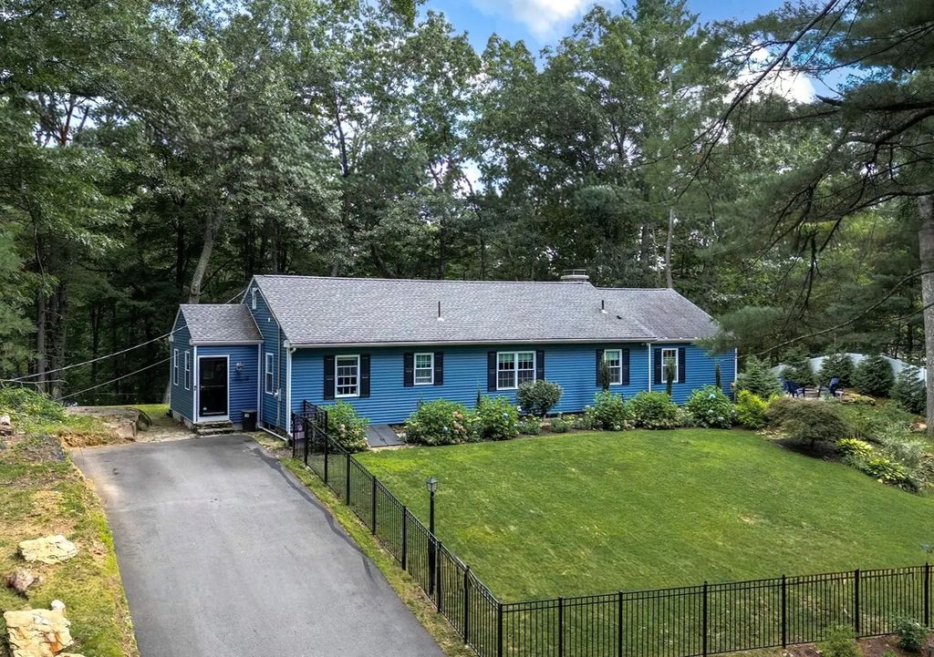 17 Gardner Ave, Sturbridge