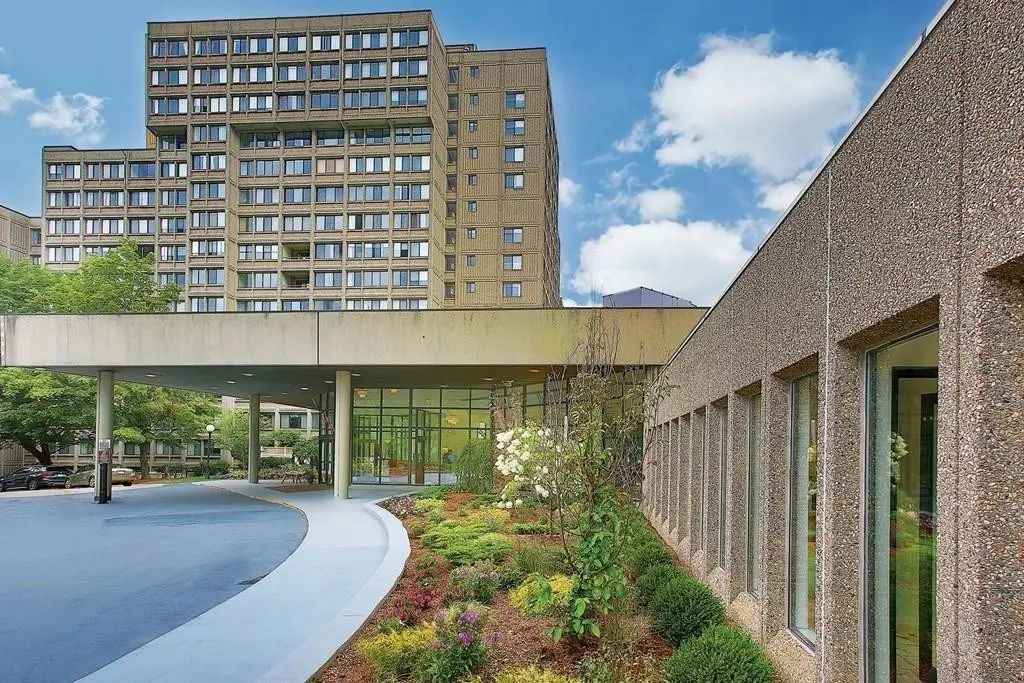 250 Hammond Pond Parkway #1611s, Newton