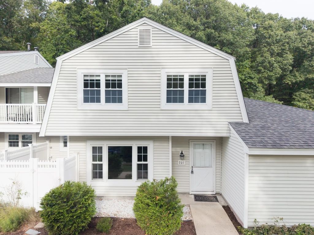 701 Edgebrook Dr #701, Boylston