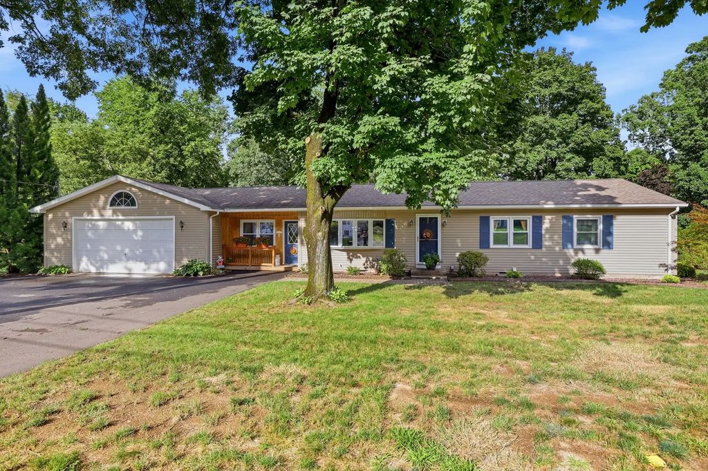 8 Linwood Dr, Wilbraham