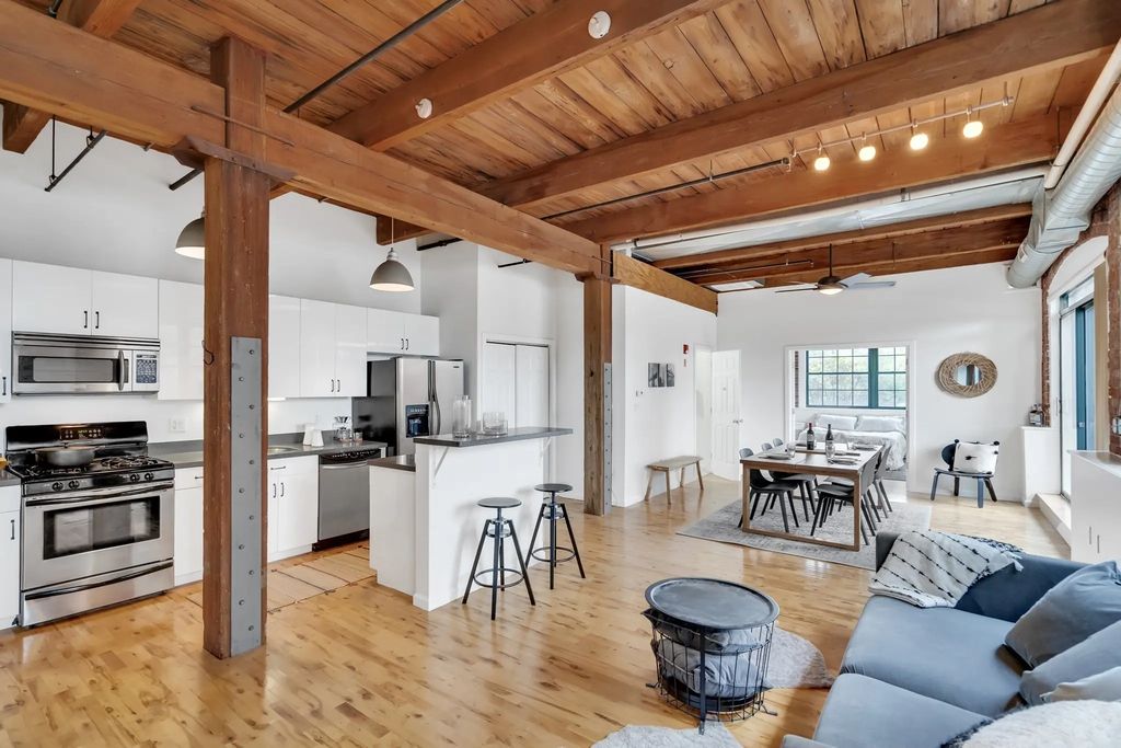 210 Broadway #106, Everett