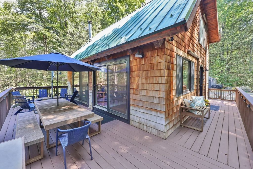 136 E Otter Dr, Tolland