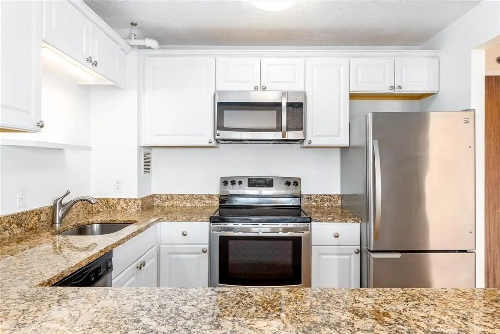 872 Massachusetts Ave #807, Cambridge