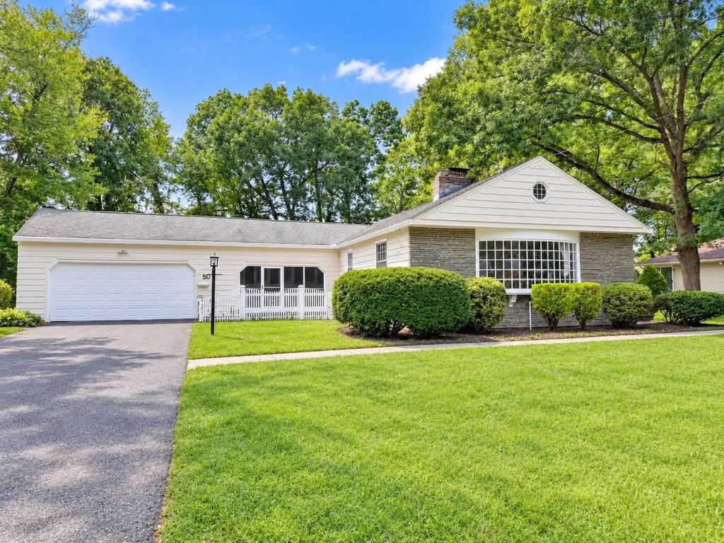 50 Woodside Dr, Longmeadow