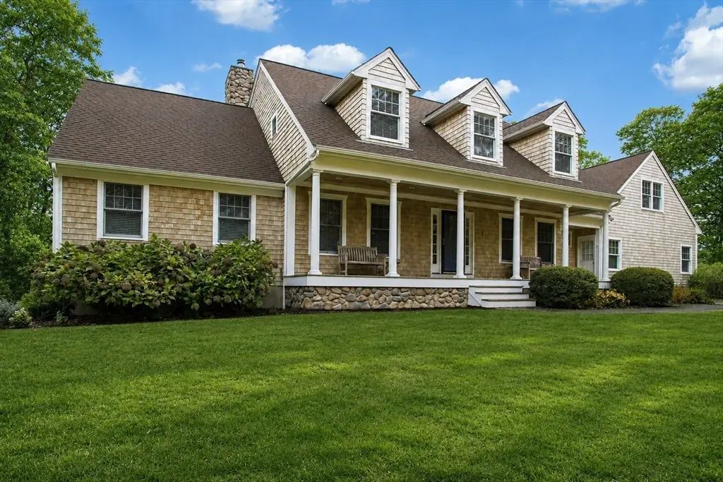 2 Olin Howland Way, Westport