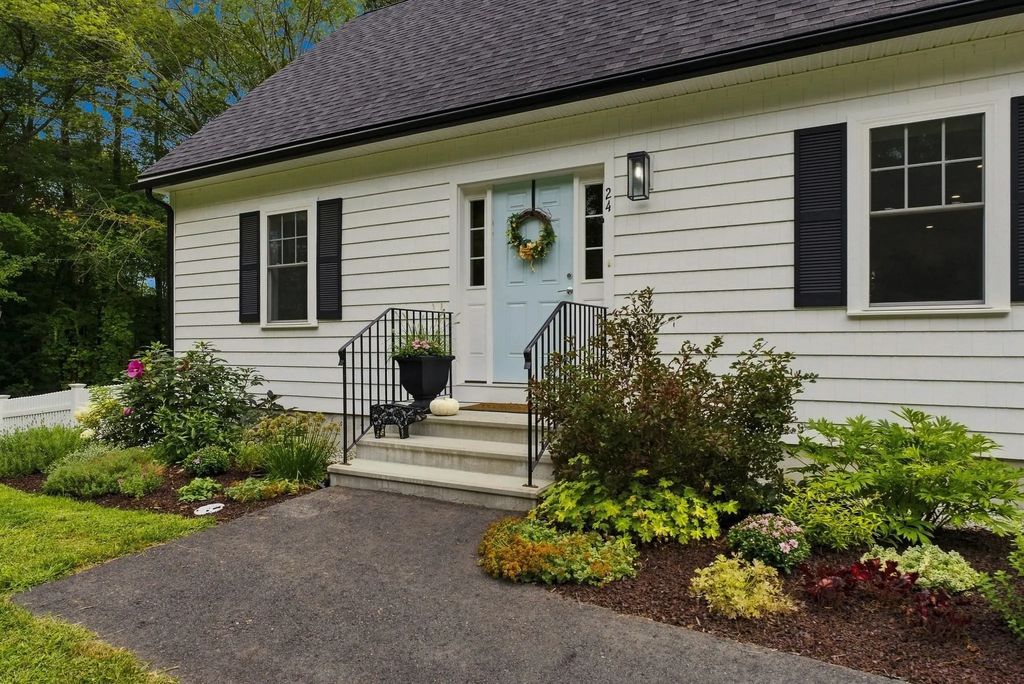24 Locust St, Salisbury