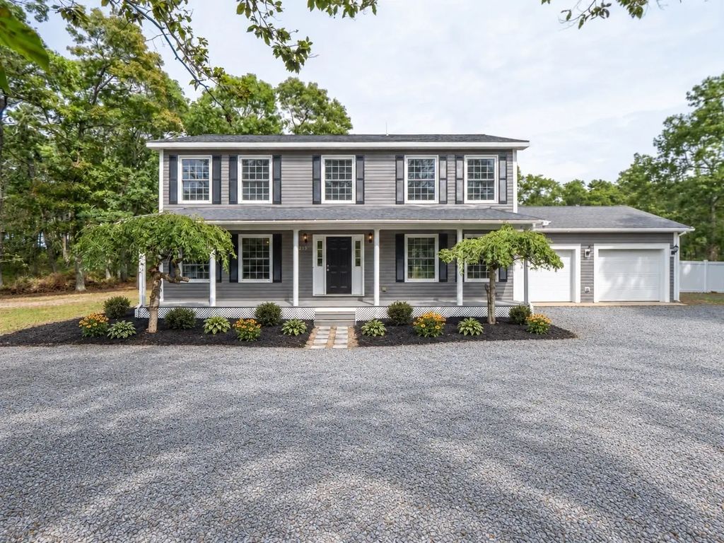 215 Ashumet Rd, Mashpee