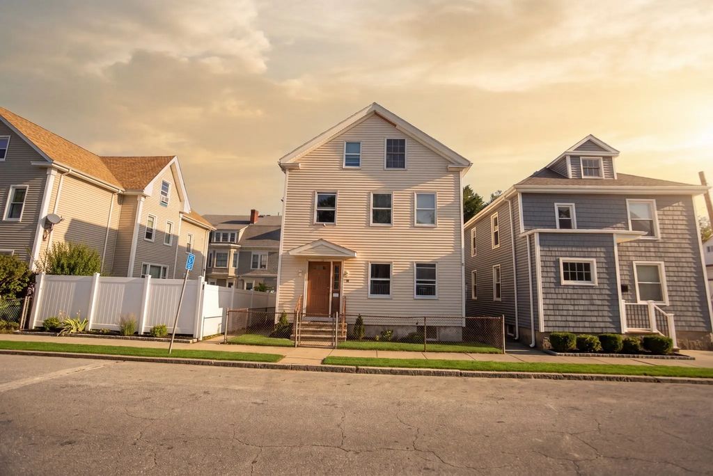 186 Summer St #1, New Bedford