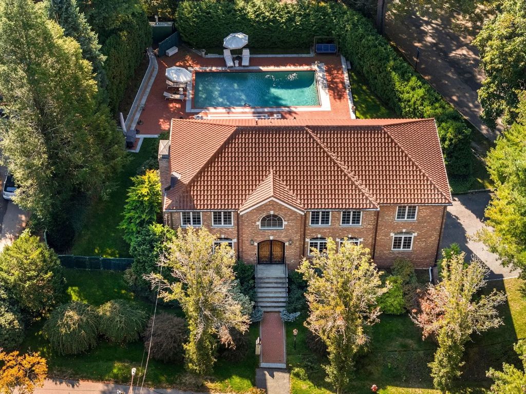 7 Monadnock Rd, Newton