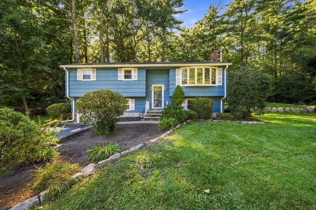 7 Olde Farm Rd, Easton