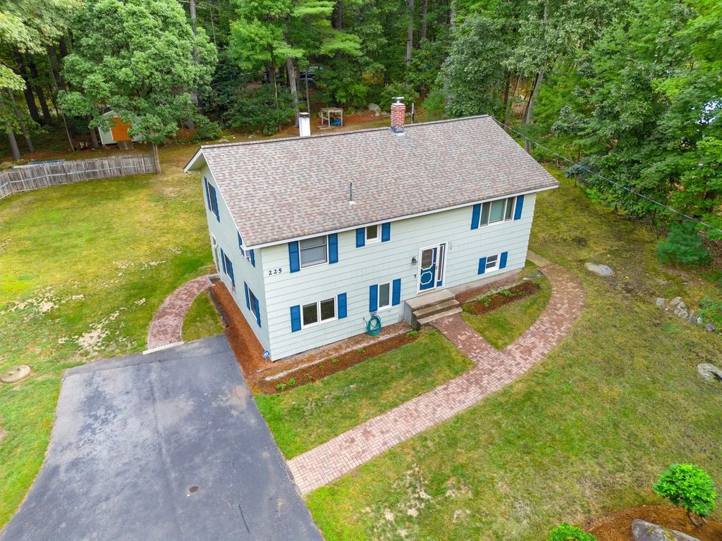 225 Taylor Rd, Stow