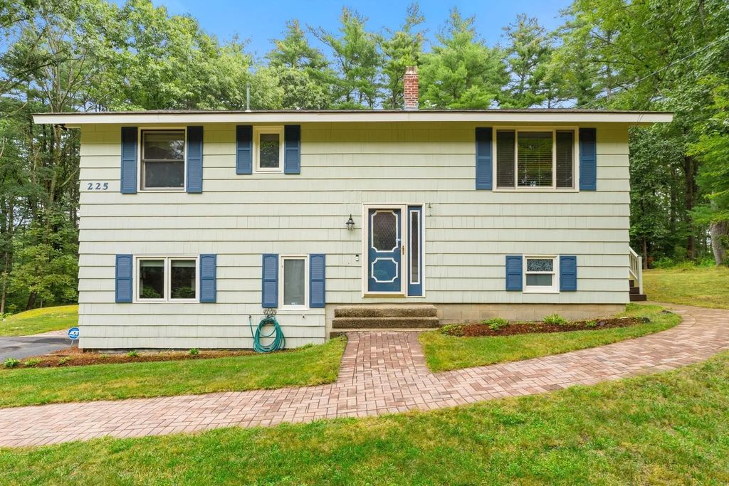 225 Taylor Rd, Stow