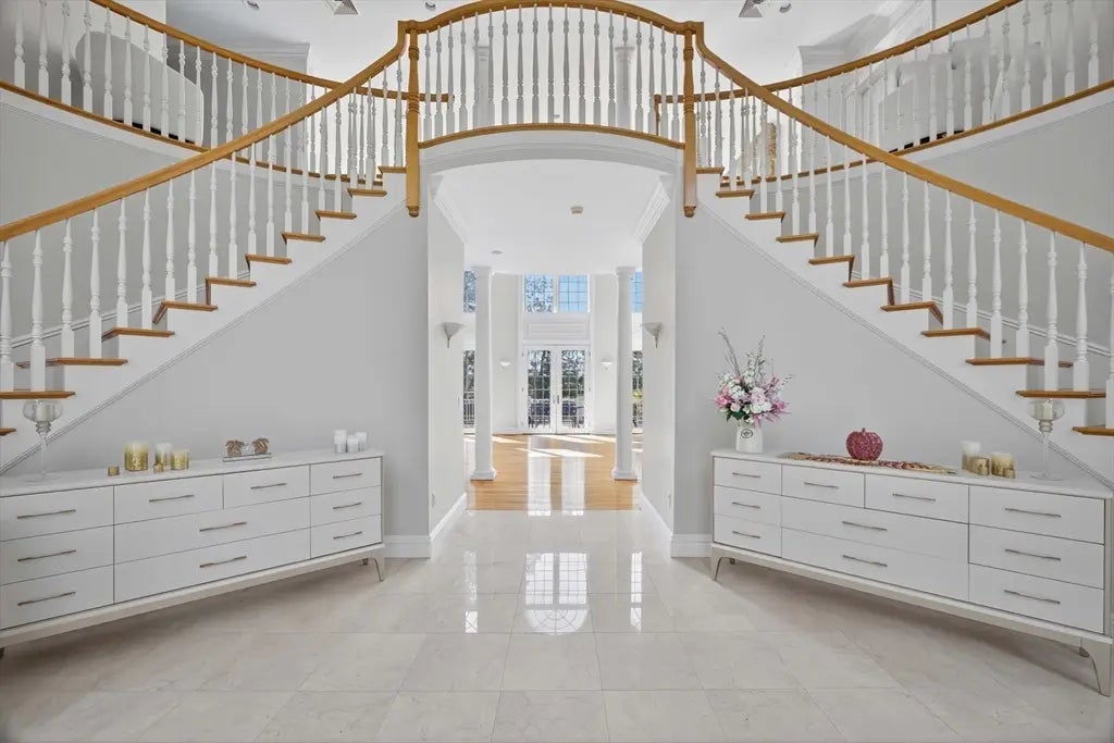 11 Elizabeth Way, Lynnfield