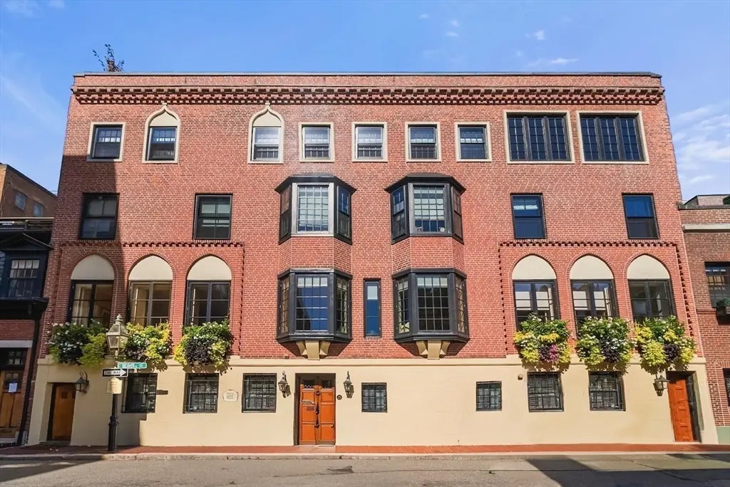 25 Beaver Place #25, Boston