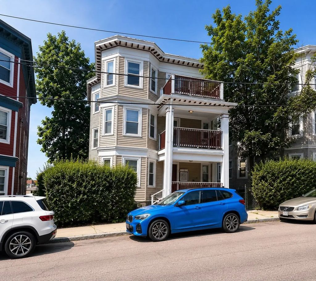 22 Rowell St #2, Boston