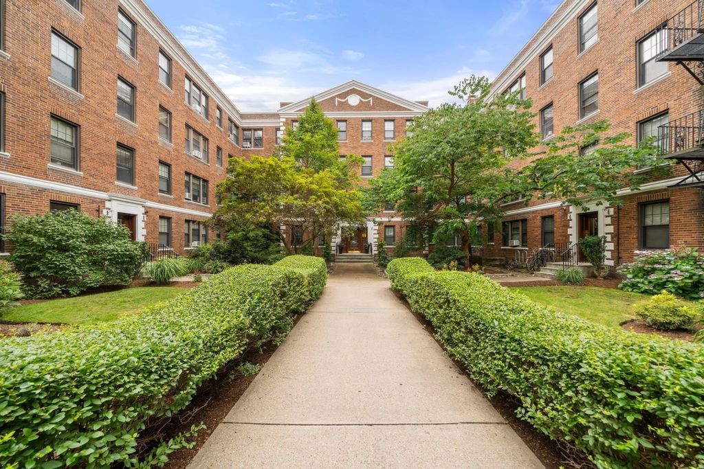 66 Queensberry St #218, Boston