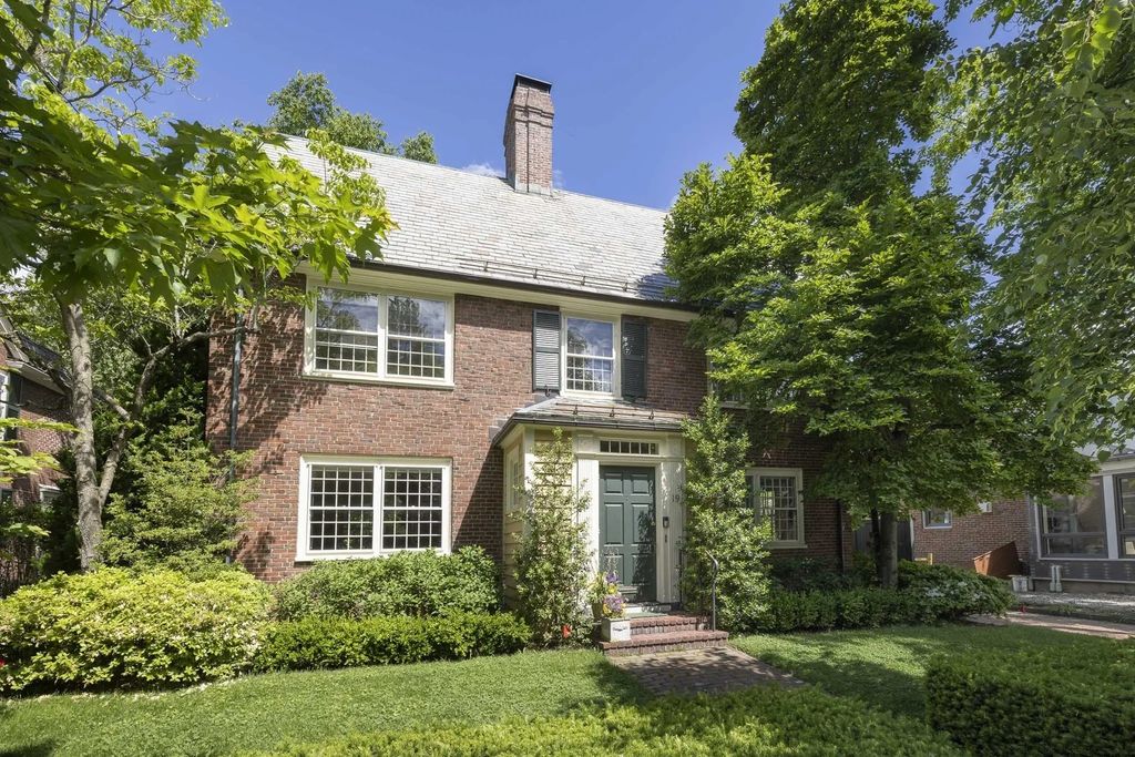 19 Gray Gardens East, Cambridge
