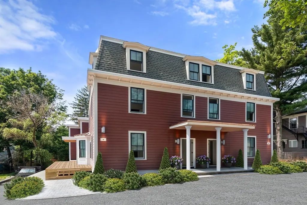 12 Goodwin Place #12-2, Brookline