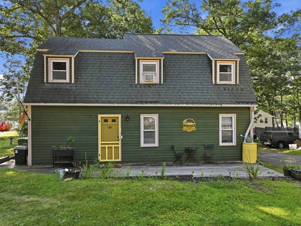 24 Briarcliff Ln #b, Spencer