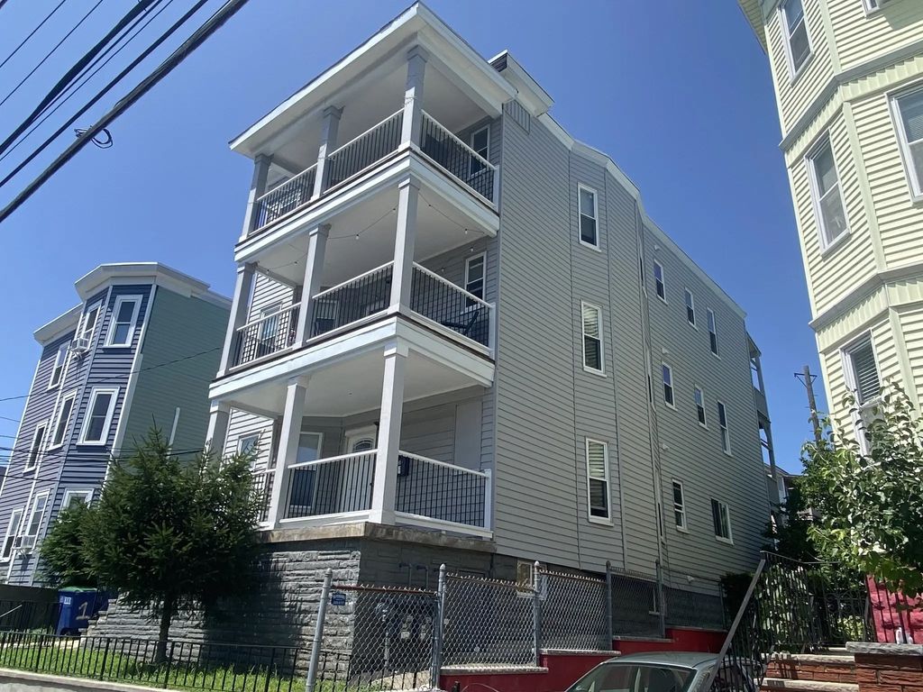 40 Temple St #3, Somerville