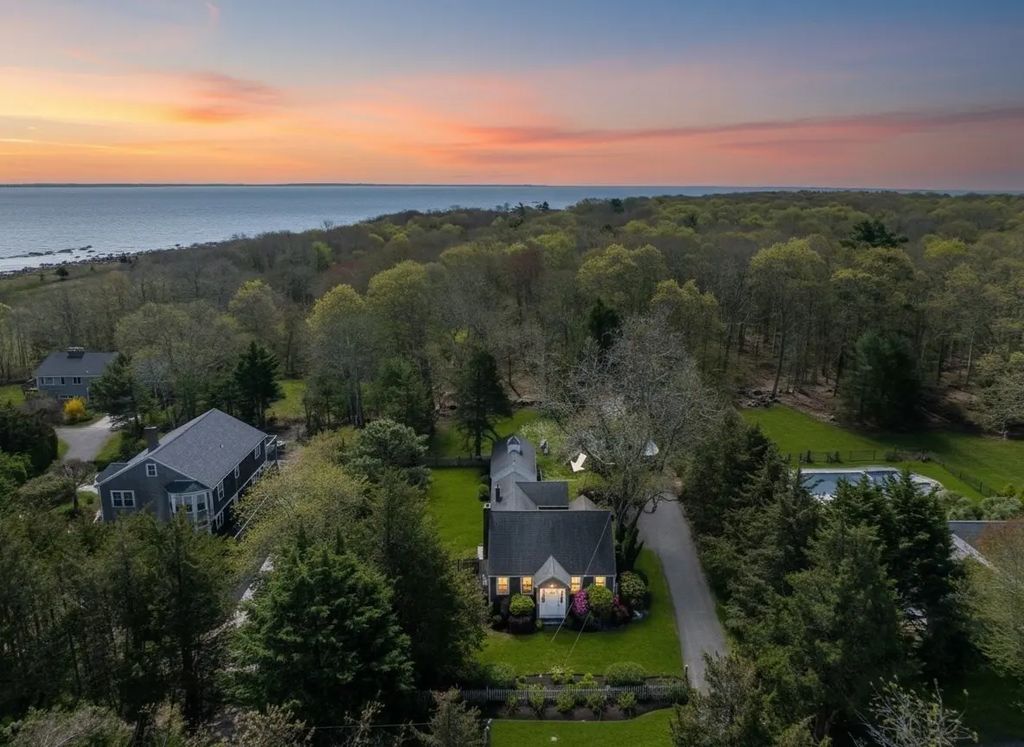 12 Noyes Ave, Mattapoisett