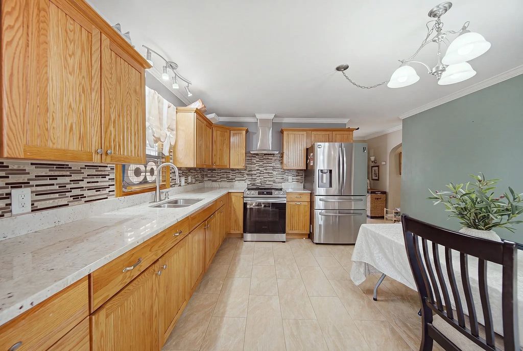 120 Leroy Ave, Lawrence