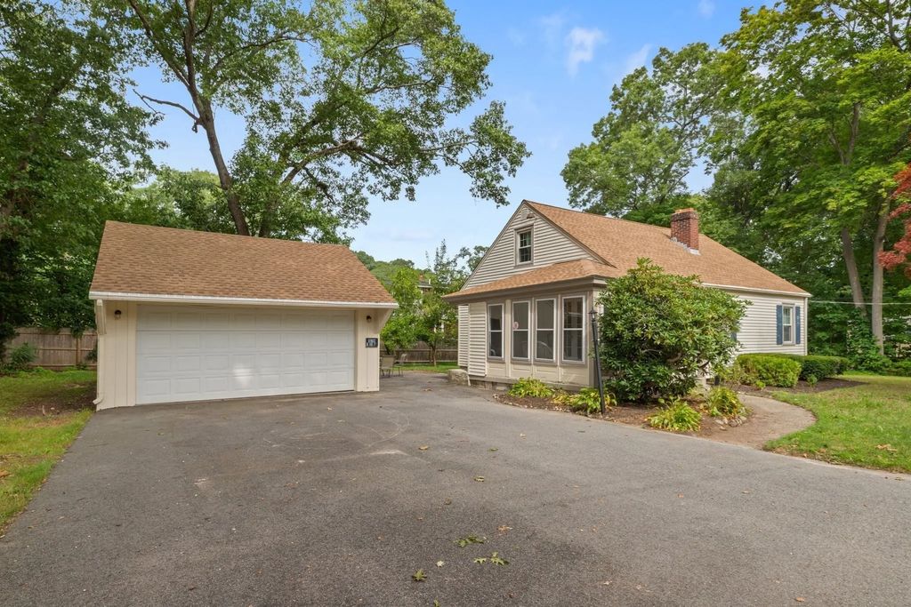 105 Patterson St, Attleboro